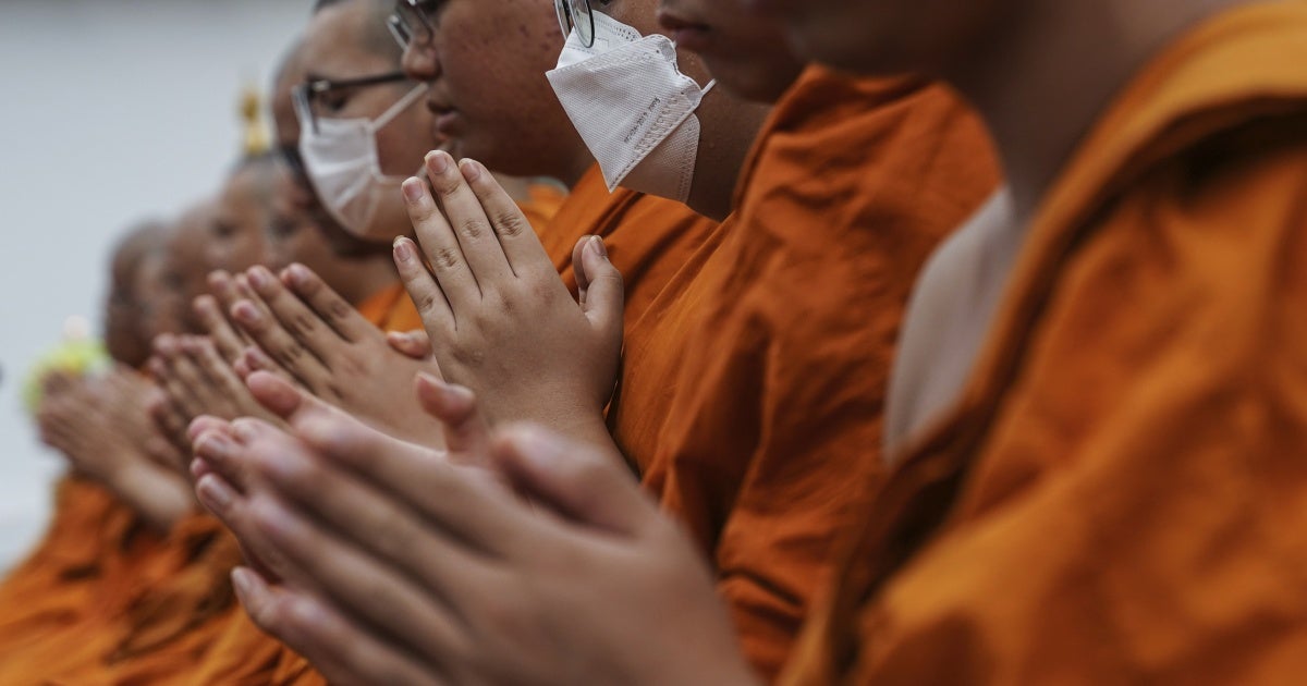 202504asia_thailand_monks.jpg